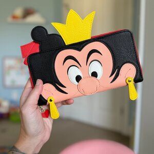 NWOT Loungefly Disney Alice in Wonderland Queen of Hearts Clutch Wallet